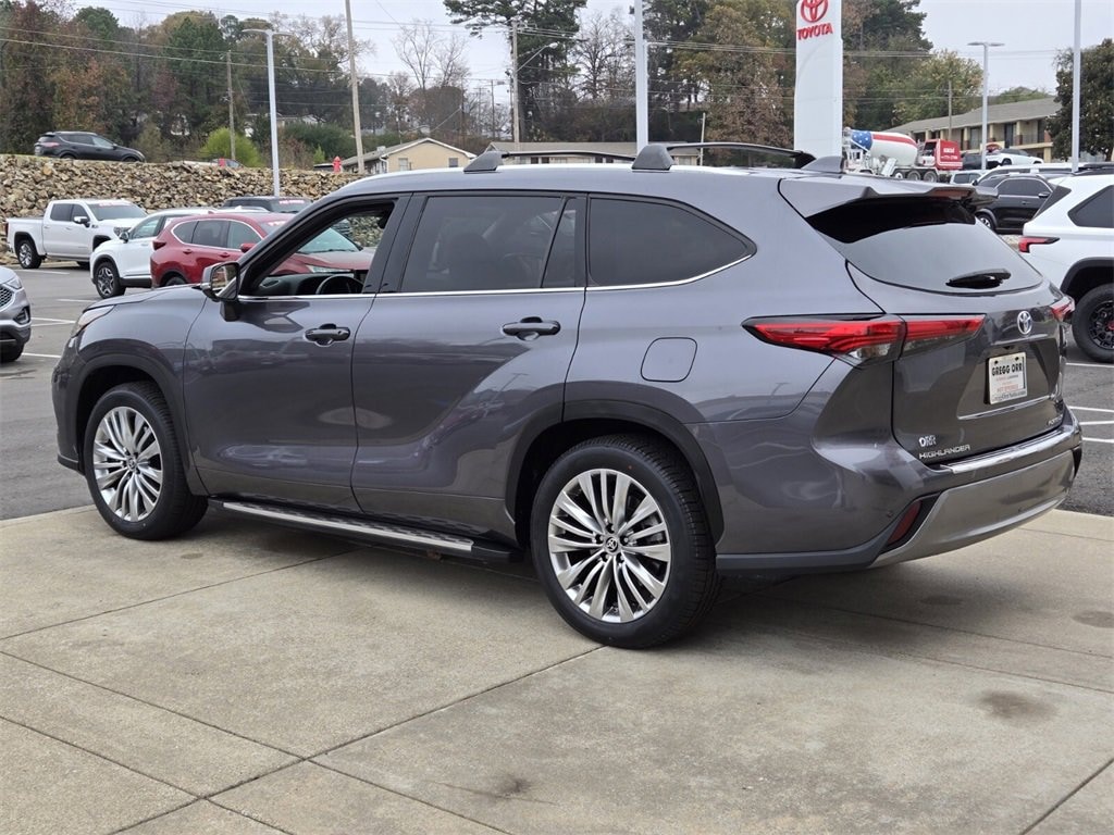 Used 2023 Toyota Highlander Hybrid Platinum SUV