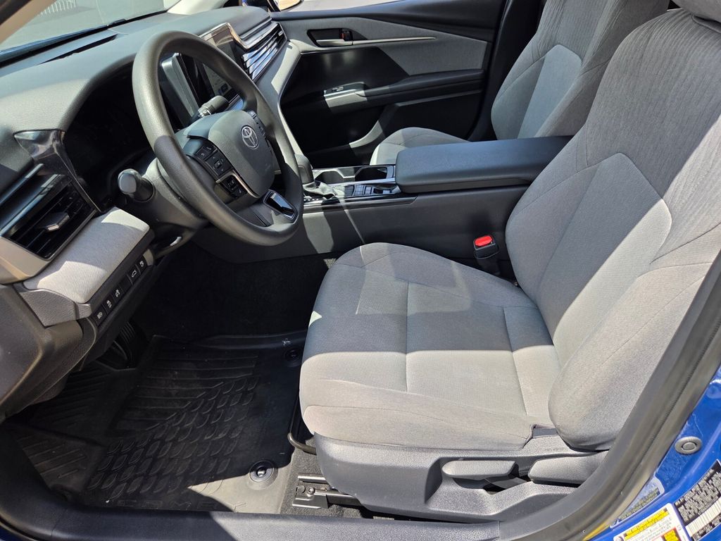 2025 Toyota Camry LE - Photo 10