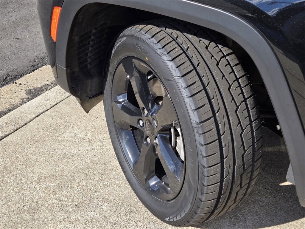 Used 2023 Jeep Grand Cherokee L Laredo SUV