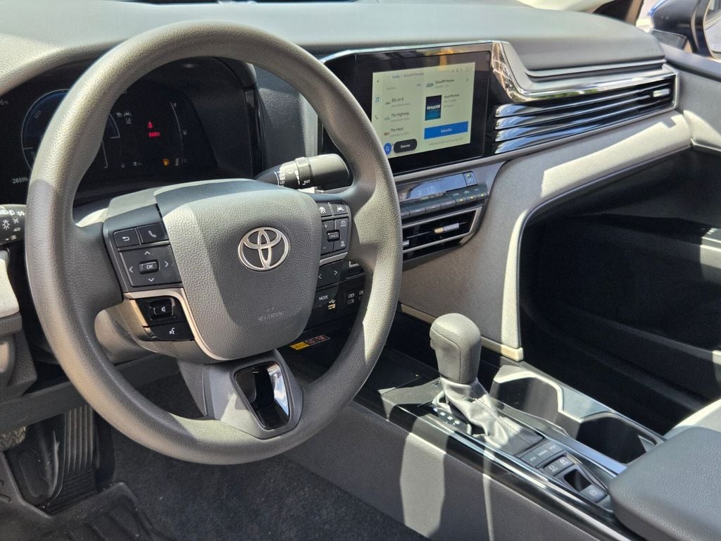 2025 Toyota Camry LE - Photo 9