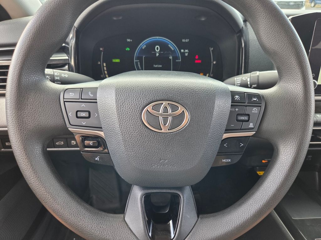 2025 Toyota Camry LE - Photo 31