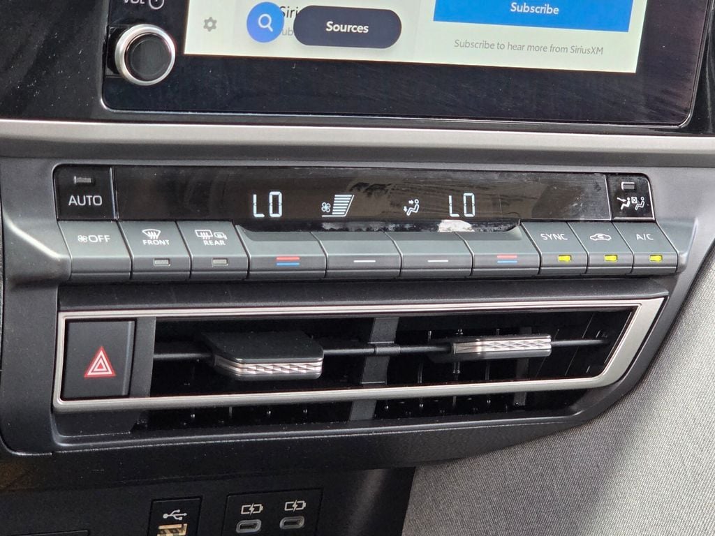 2025 Toyota Camry LE - Photo 25