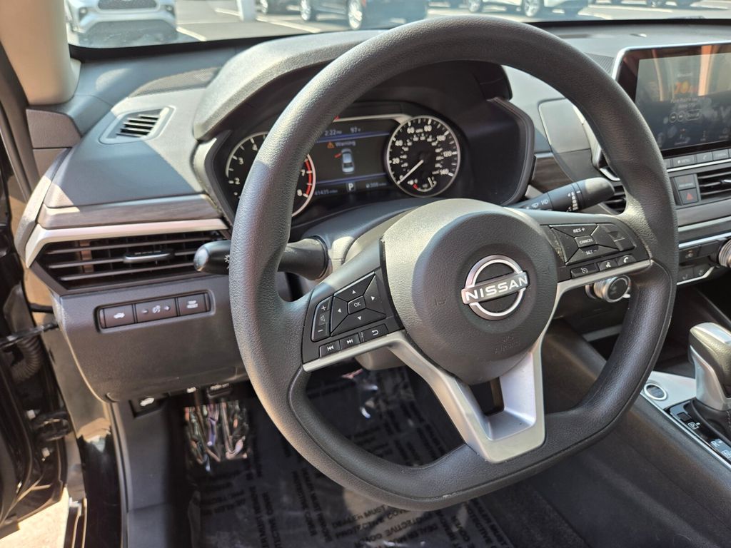 2025 Nissan Altima SV - Photo 12
