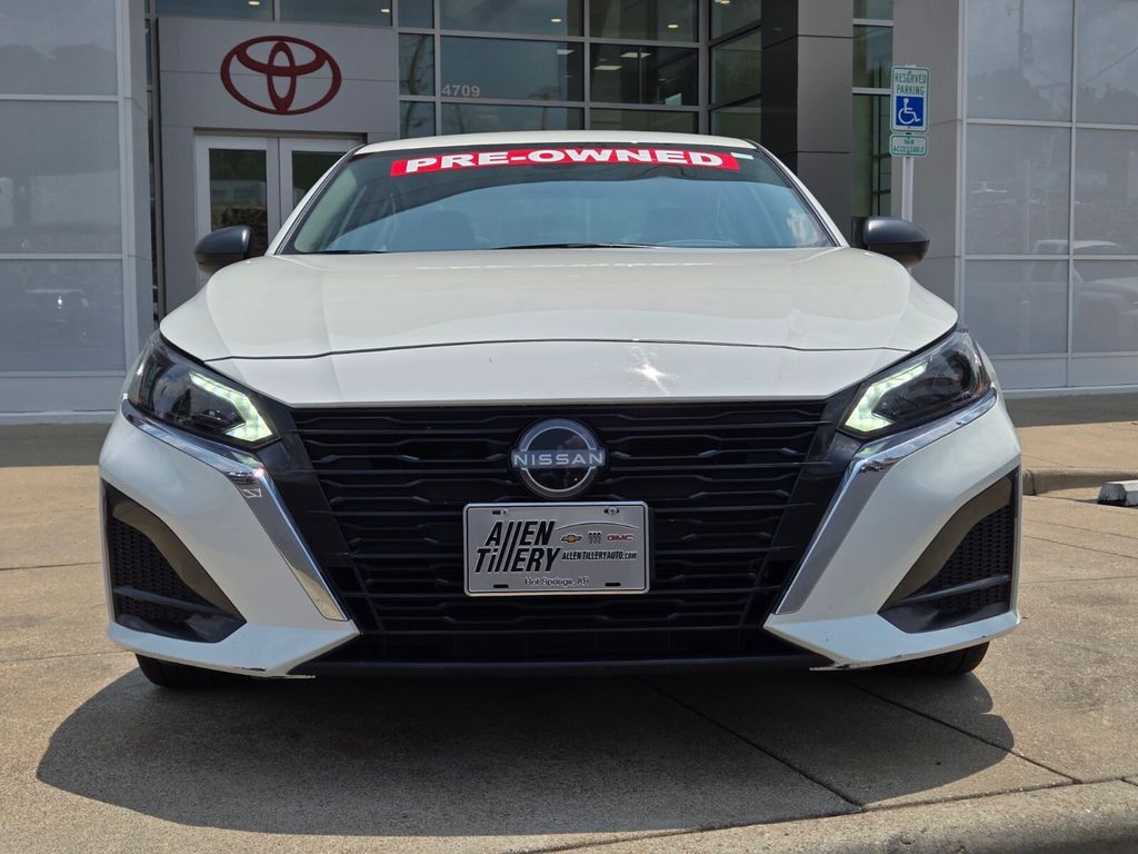 2025 Nissan Altima SV - Photo 9