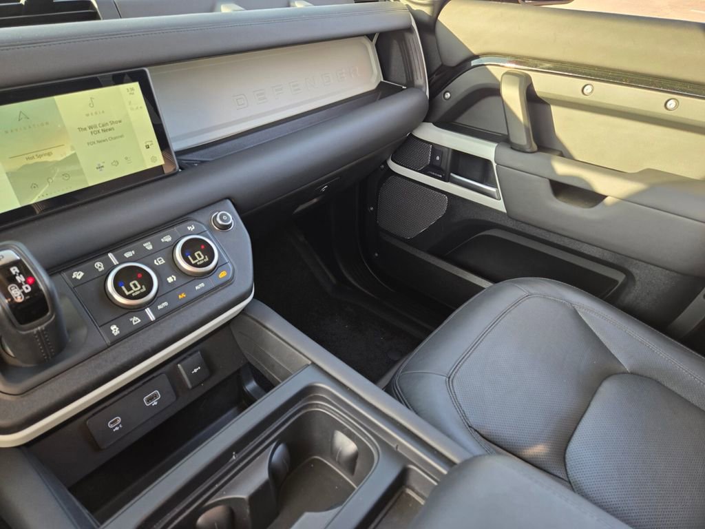2024 Land Rover Defender S - Photo 29