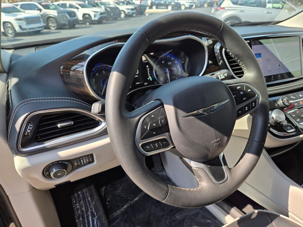 2024 Chrysler Pacifica Limited - Photo 12