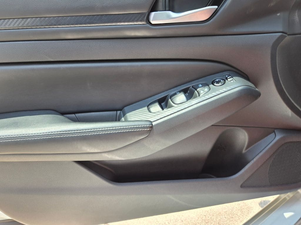 2025 Nissan Altima SV - Photo 31