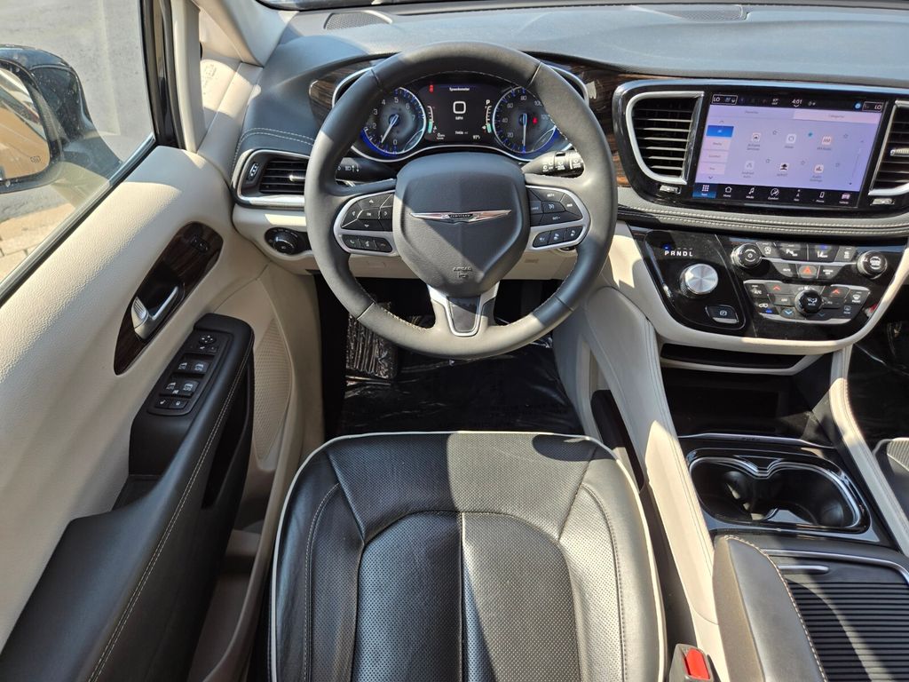 2024 Chrysler Pacifica Limited - Photo 17