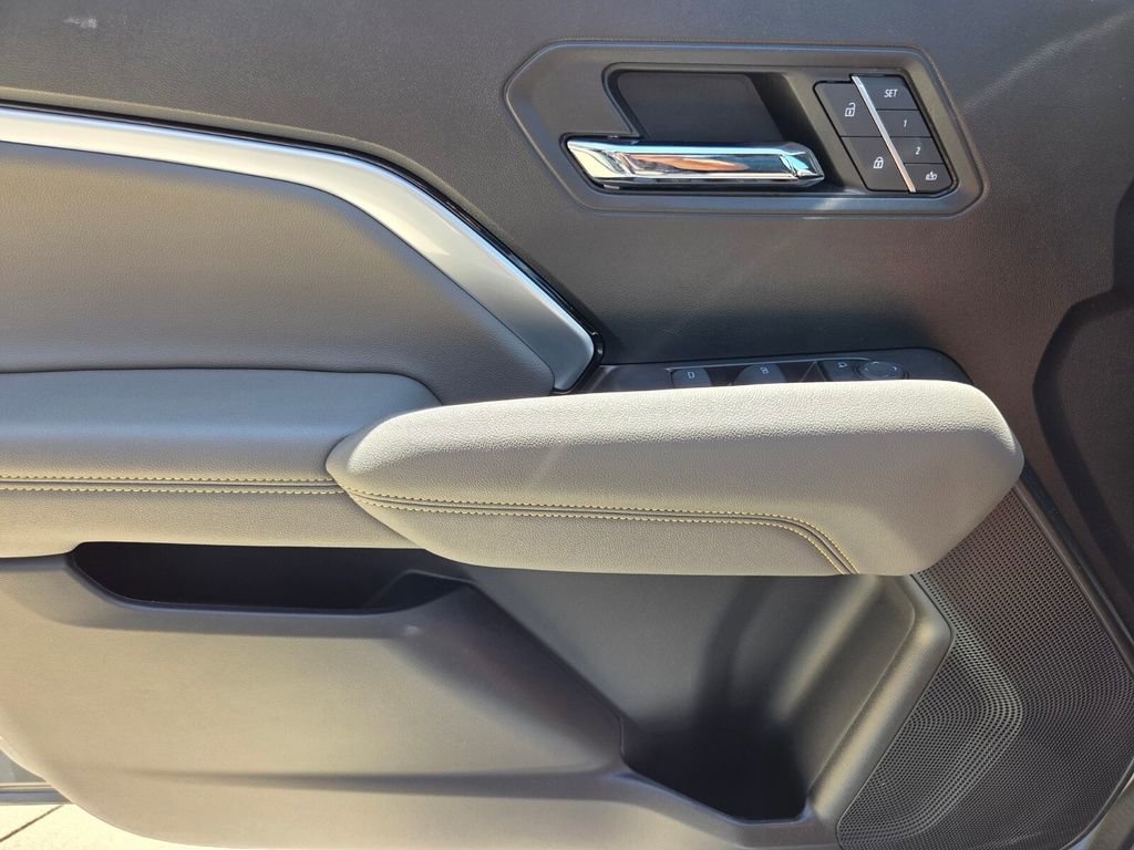2024 Chevrolet Colorado ZR2 - Photo 35
