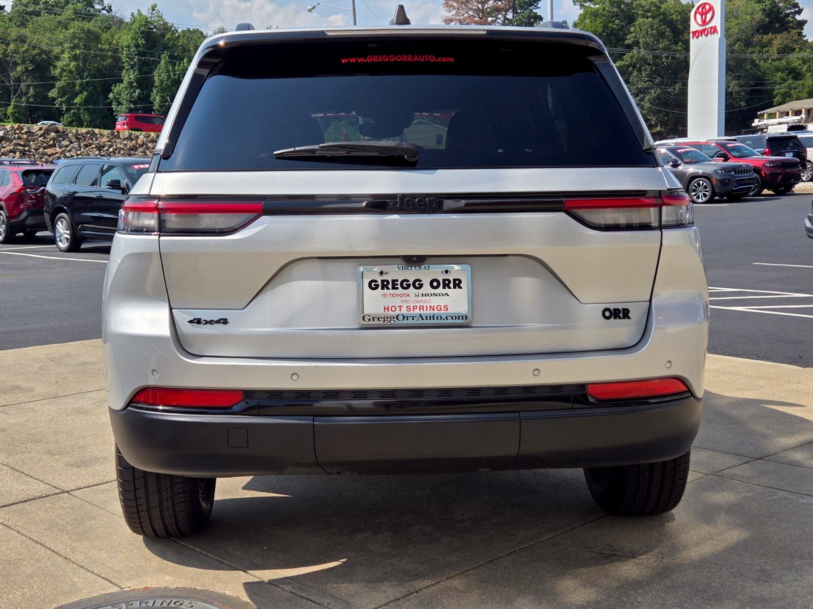 Used 2024 Jeep Grand Cherokee Altitude SUV