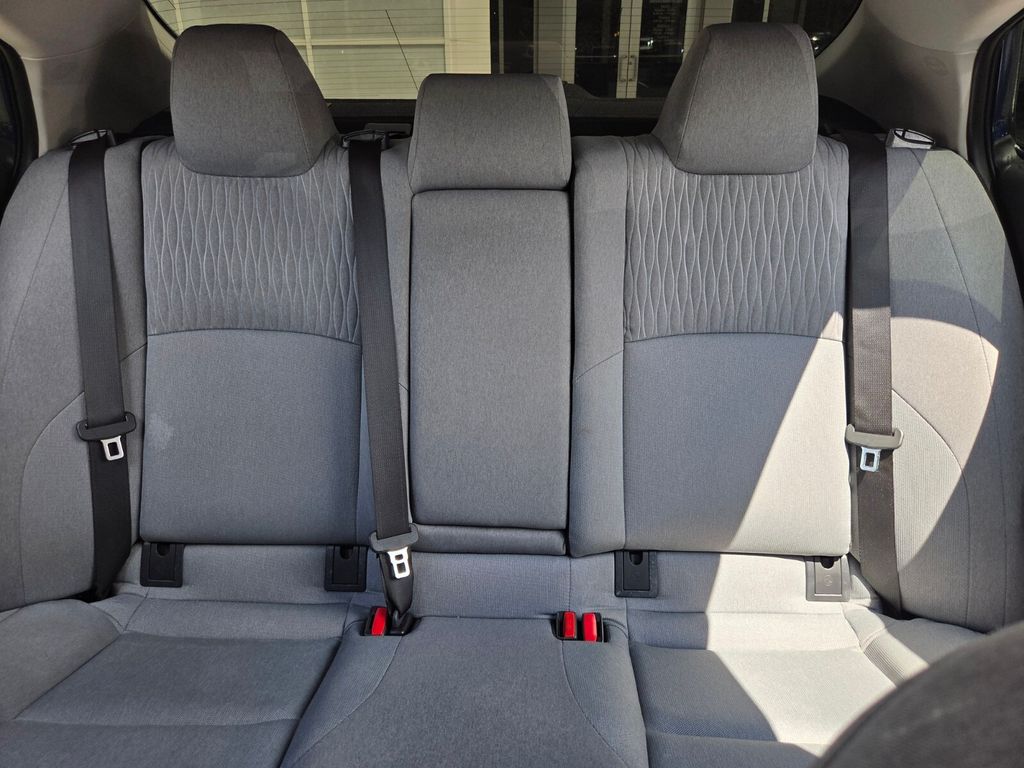 2025 Toyota Camry LE - Photo 11