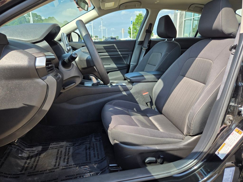 2025 Nissan Altima SV - Photo 10