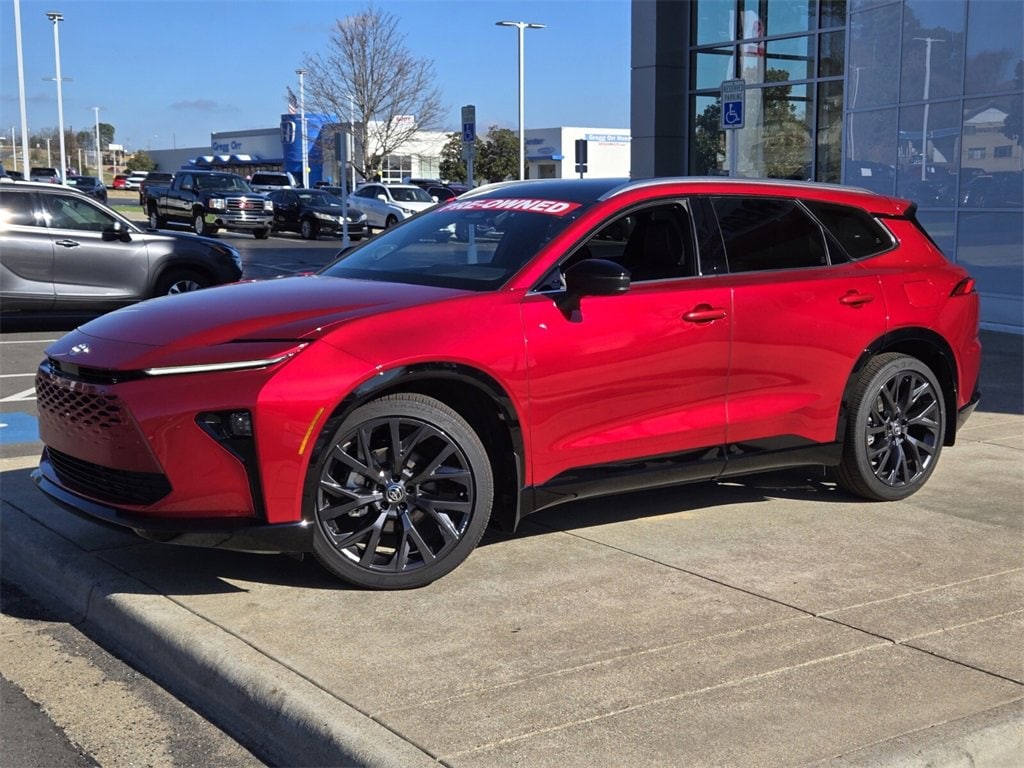 2025 Toyota Crown Signia Limited's photo