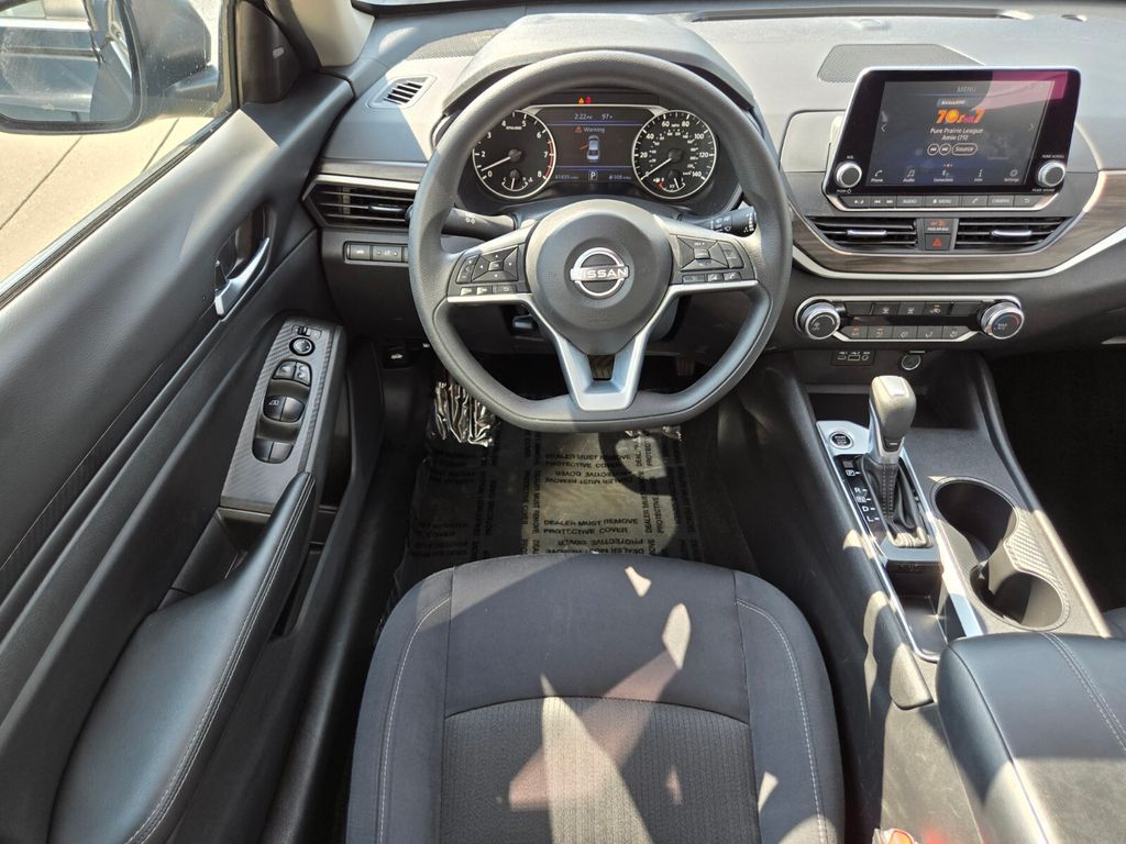 2025 Nissan Altima SV - Photo 16