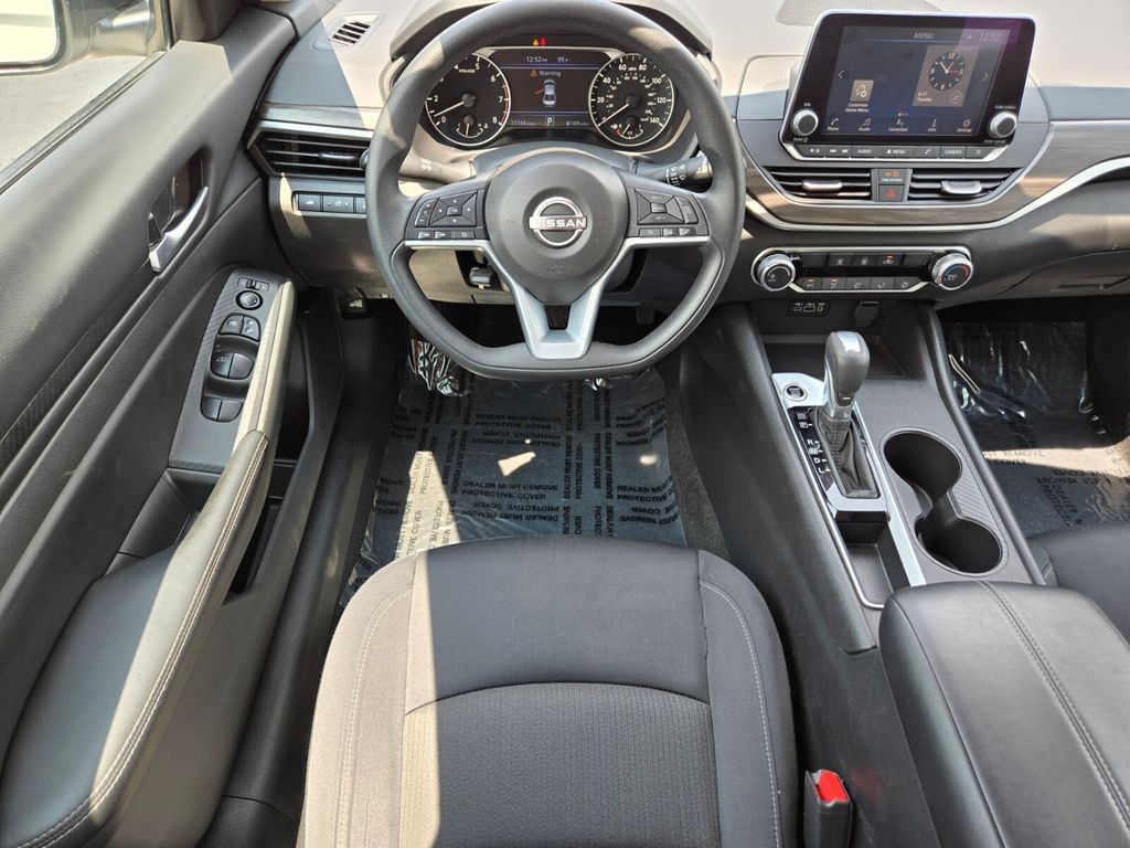 2025 Nissan Altima SV - Photo 15