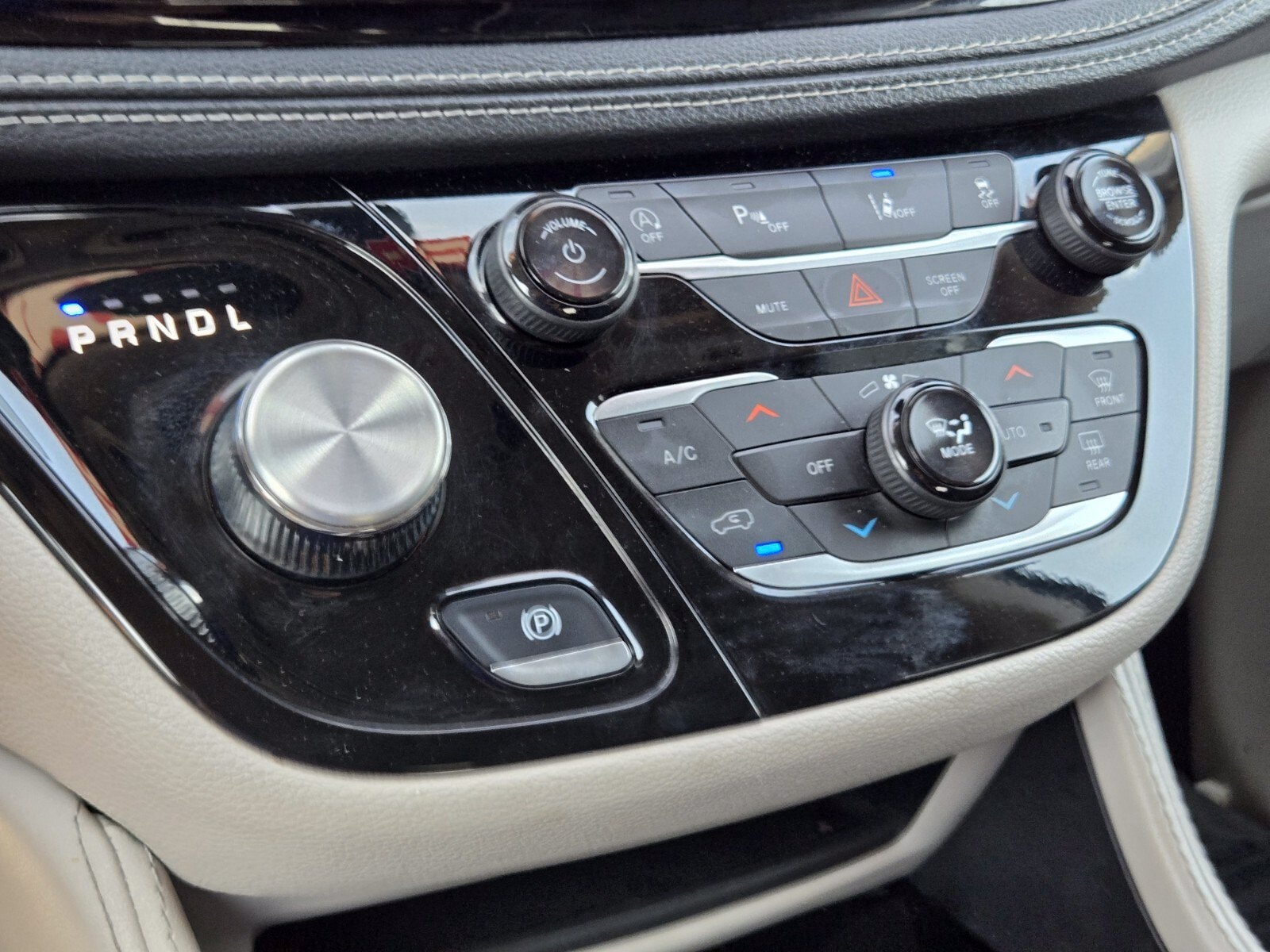2024 Chrysler Pacifica Limited - Photo 28