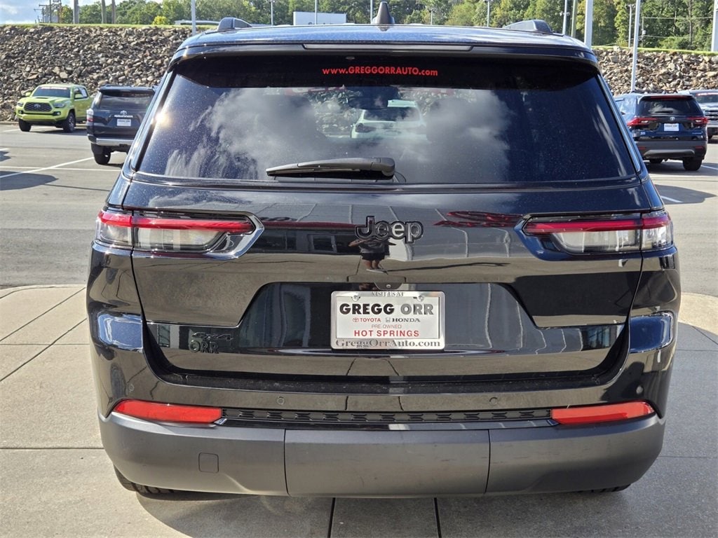 Used 2023 Jeep Grand Cherokee L Laredo SUV