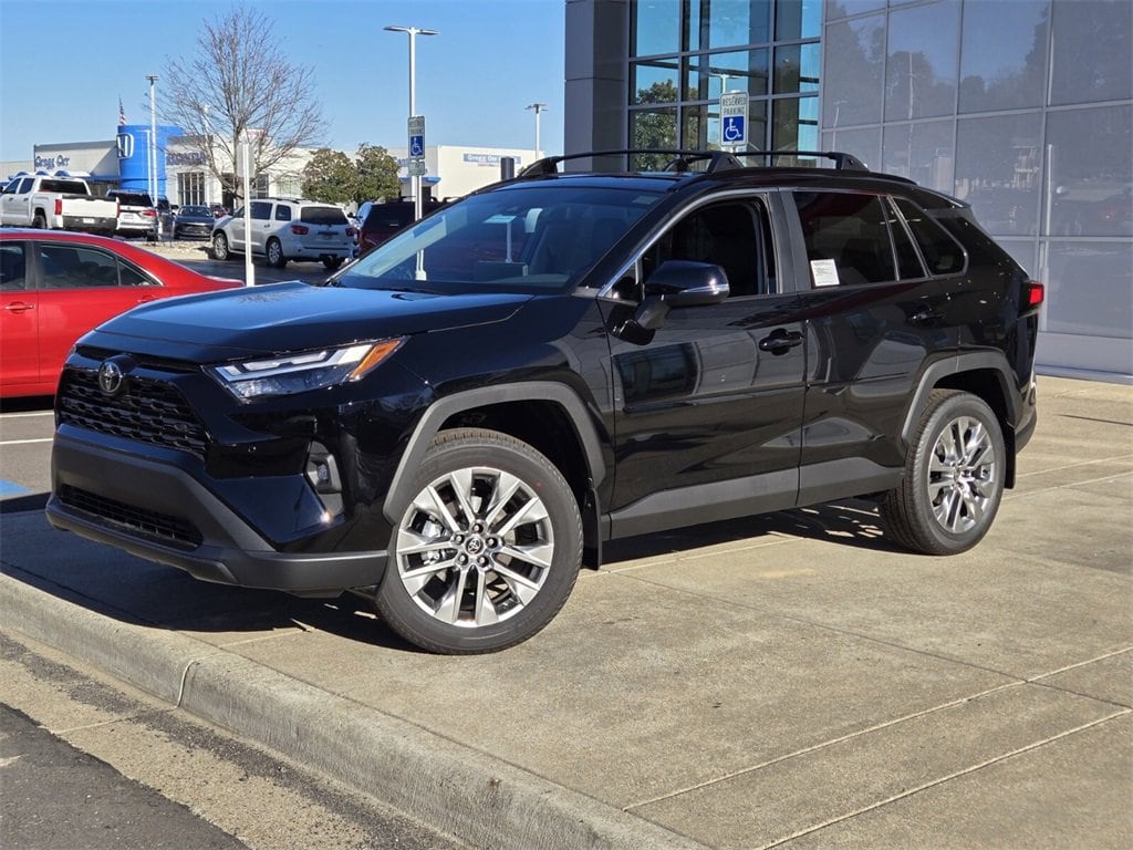 2025 Toyota RAV4 XLE Premium's photo