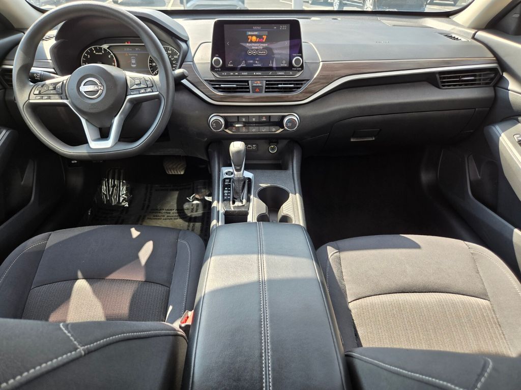 2025 Nissan Altima SV - Photo 17