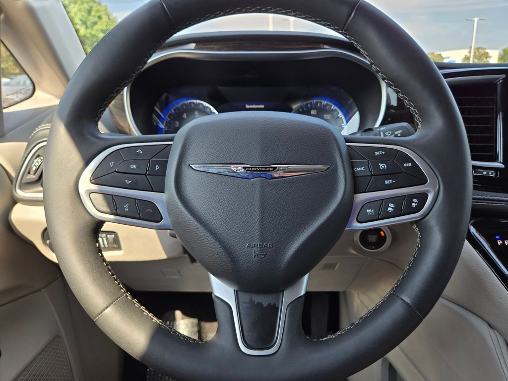 2024 Chrysler Pacifica Limited - Photo 31