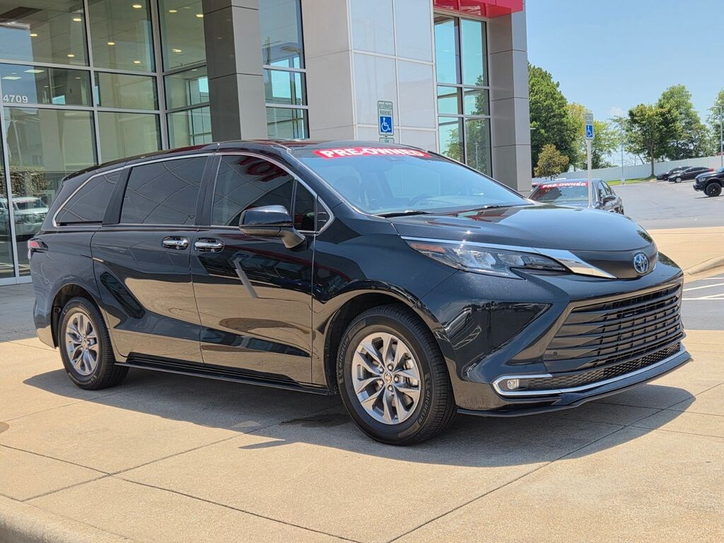 Used 2024 Toyota Sienna XLE Minivan/Van