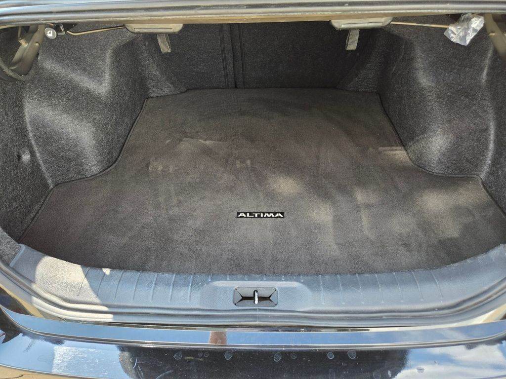 2025 Nissan Altima SV - Photo 18