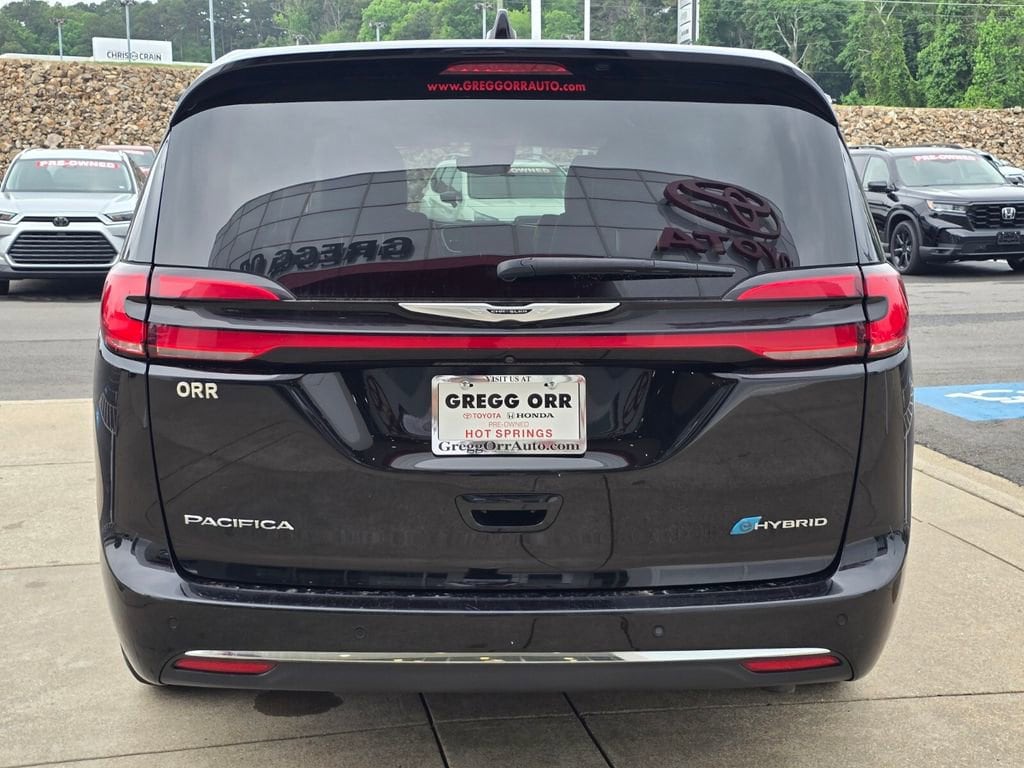 Used 2024 Chrysler Pacifica Plug-In Hybrid Select Van Passenger Van
