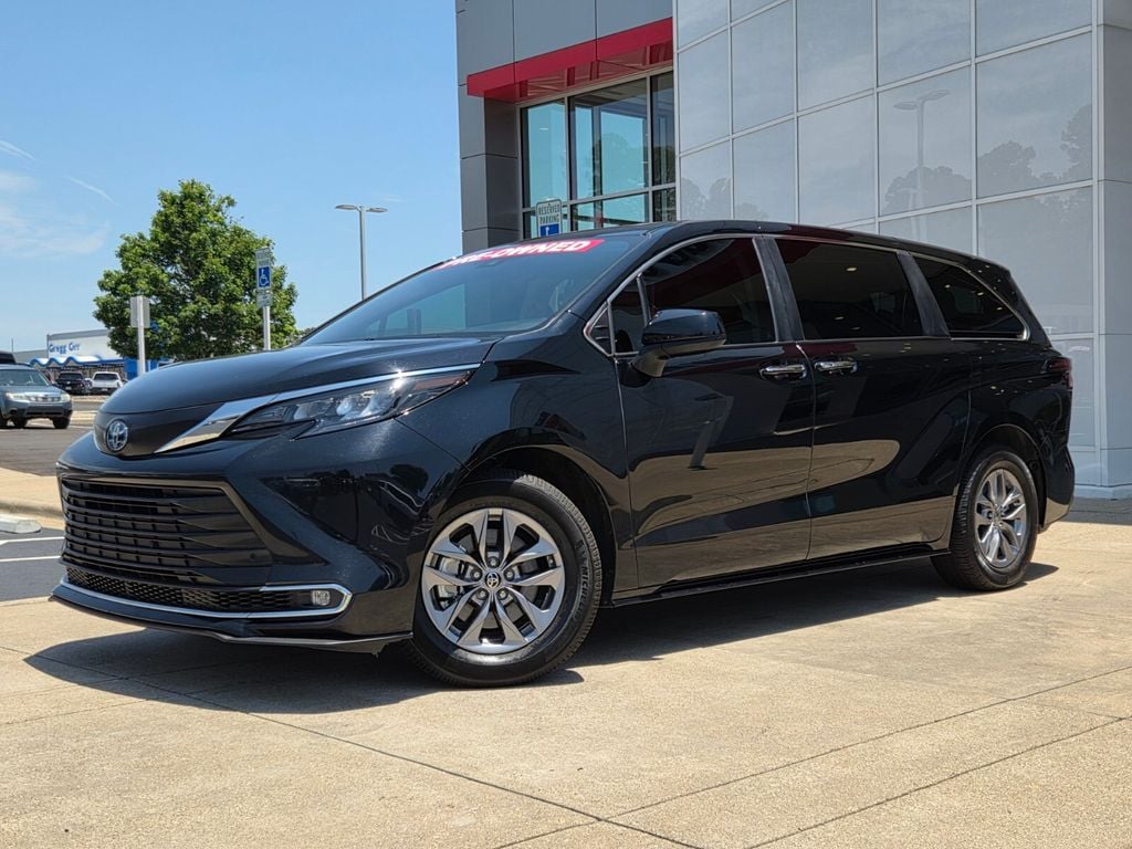 Used 2024 Toyota Sienna XLE Minivan/Van