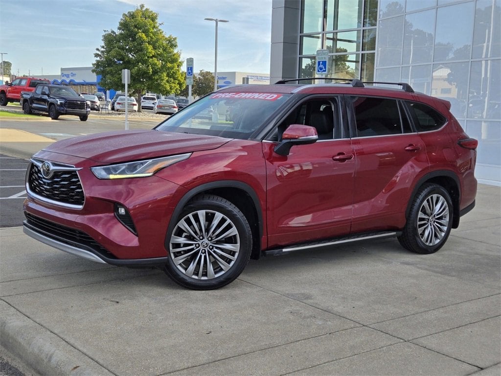 2021 Toyota Highlander Platinum's photo