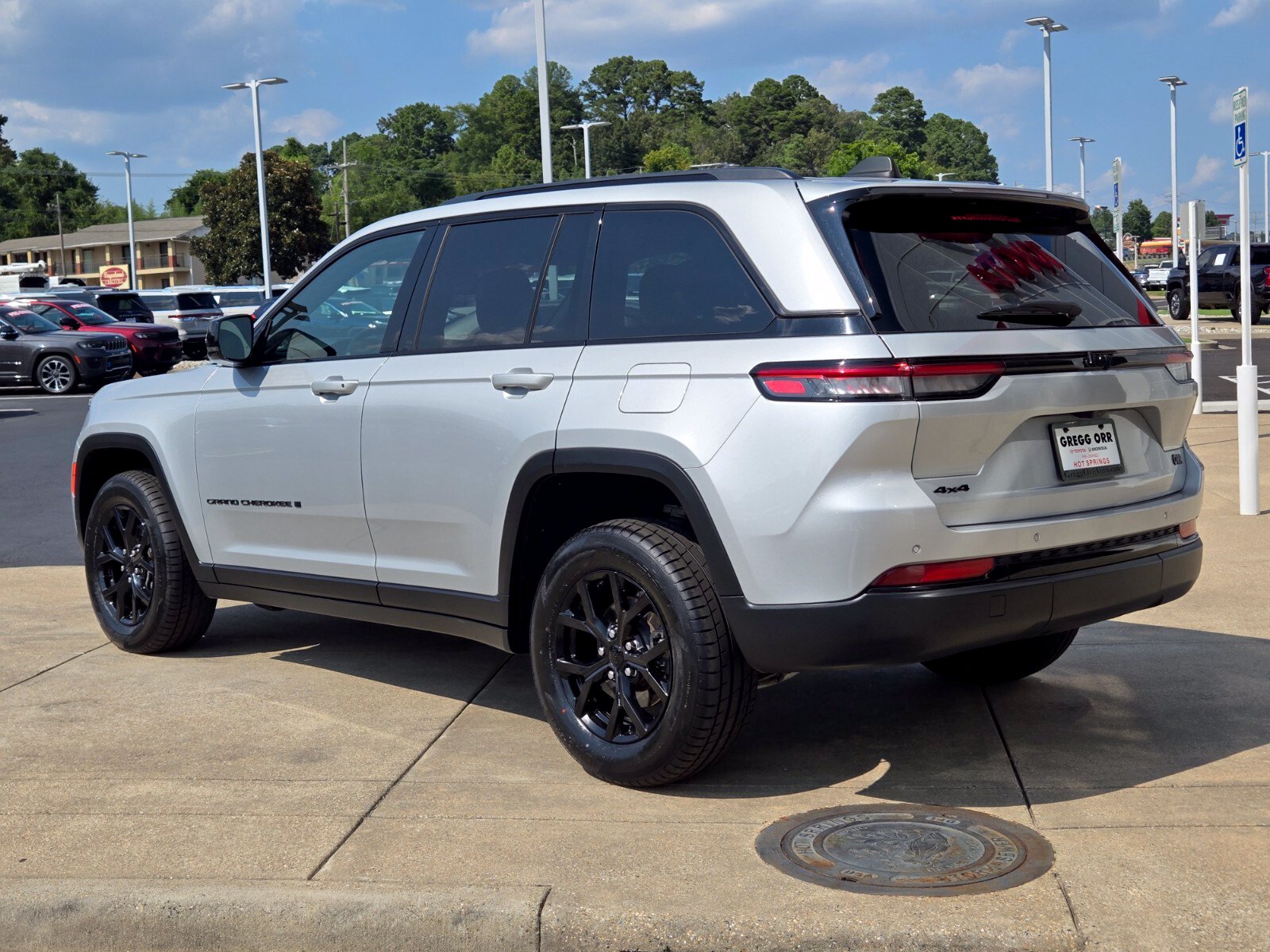 Used 2024 Jeep Grand Cherokee Altitude SUV