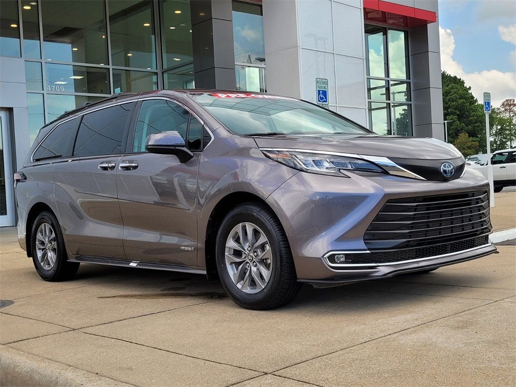 2021 Toyota Sienna XLE photo 4