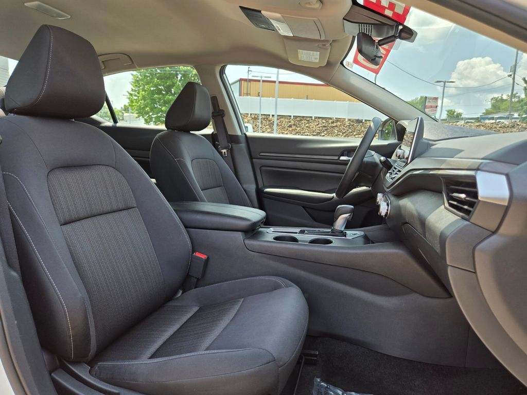 2025 Nissan Altima SV - Photo 19