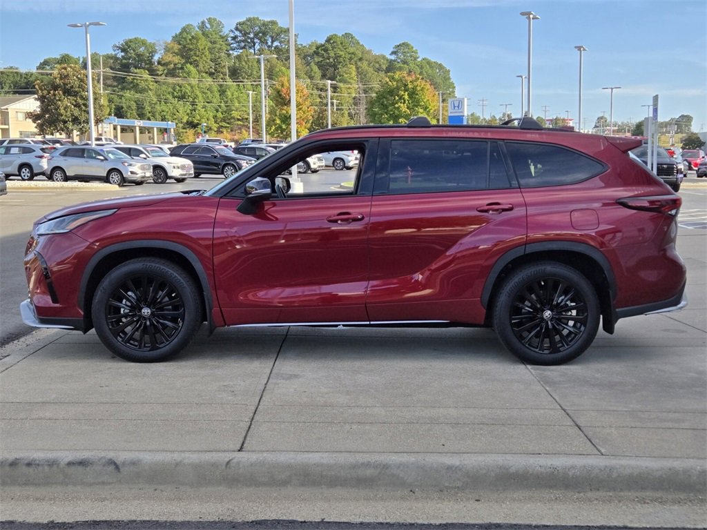 2024 Toyota Highlander XSE photo 2