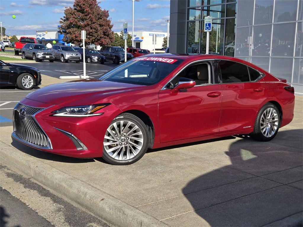 2020 Lexus ES Hybrid 300h Ultra Luxury's photo