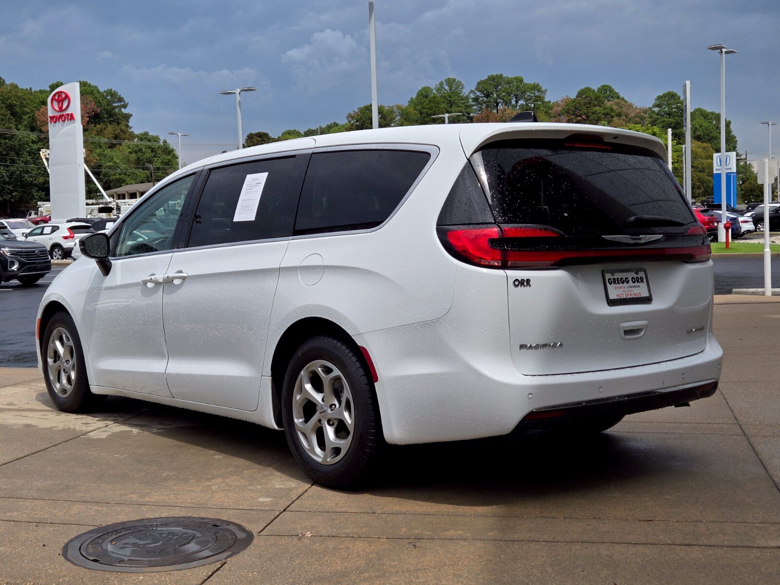 Used 2024 Chrysler Pacifica Limited Minivan/Van