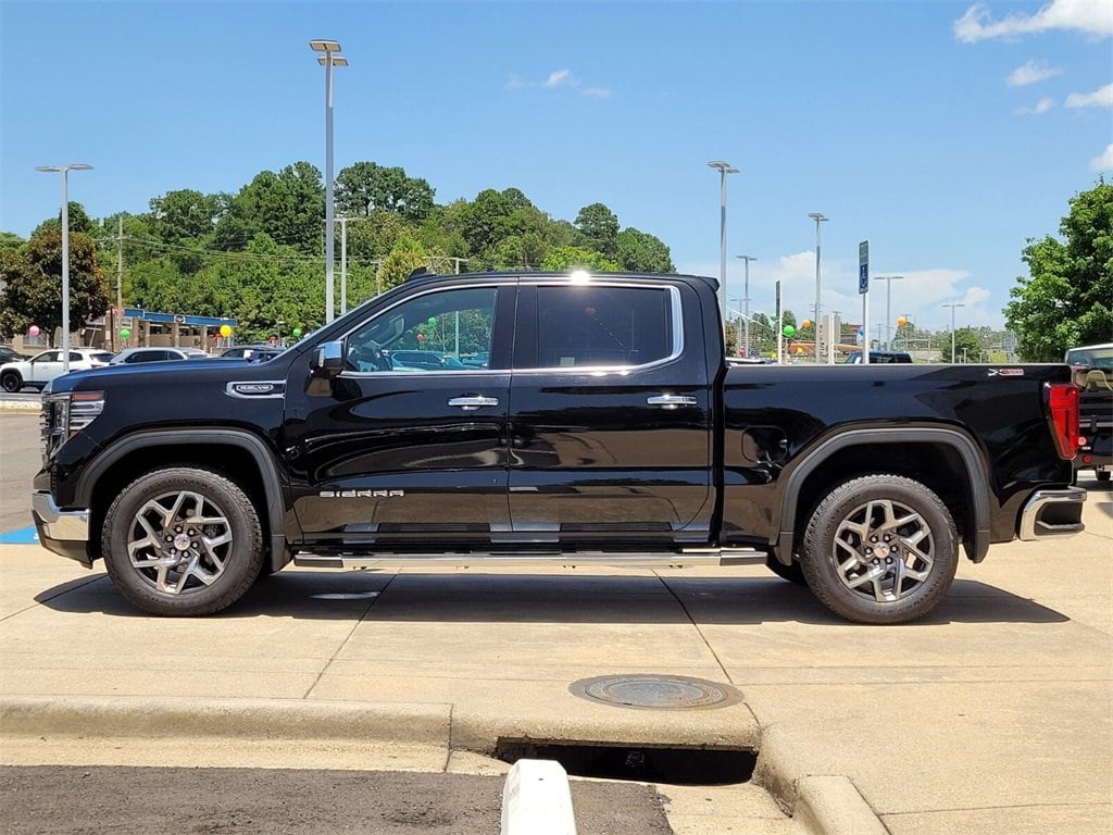 Used 2022 GMC Sierra 1500 SLT with VIN 3GTUUDED2NG636429 for sale in Little Rock