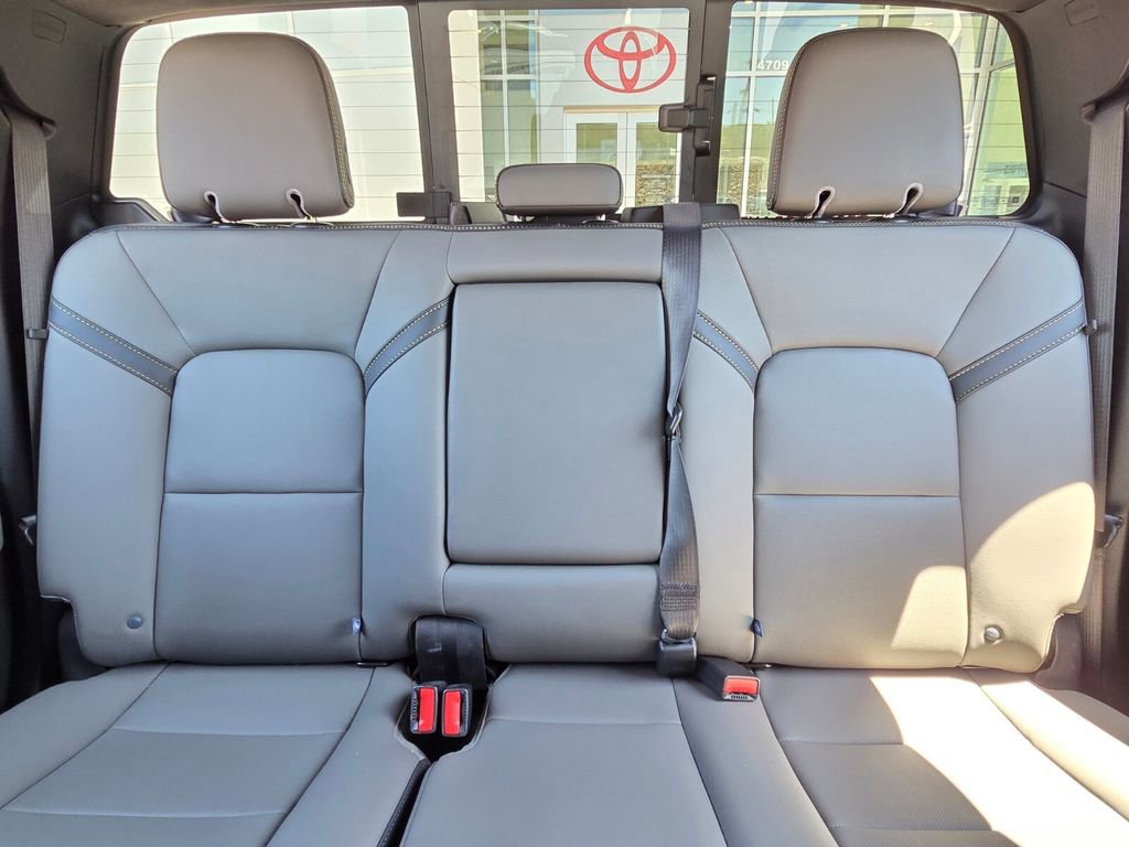 2024 Chevrolet Colorado ZR2 - Photo 12