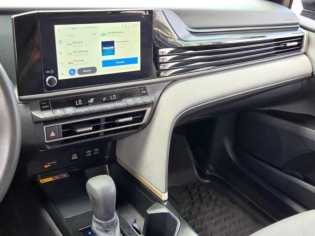 2025 Toyota Camry LE - Photo 27