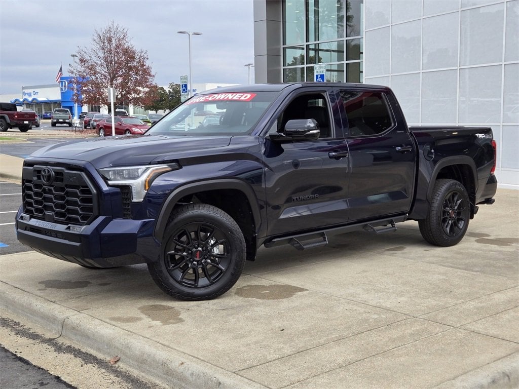 2025 Toyota Tundra Limited's photo