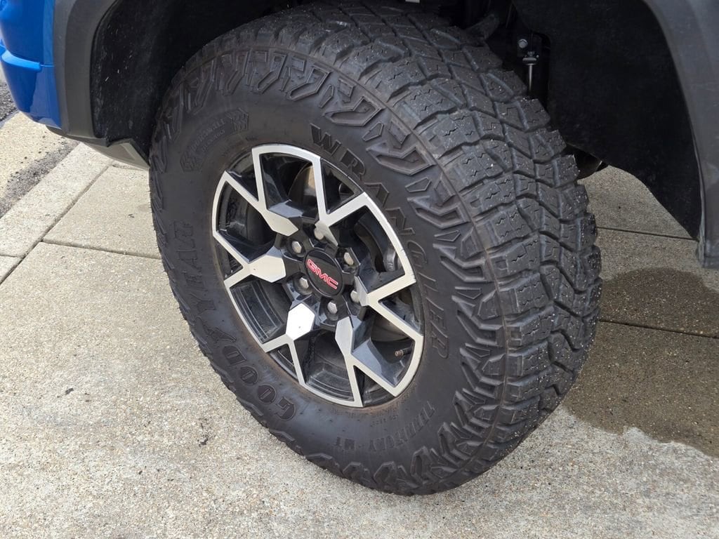 Used 2024 GMC Canyon AT4X with VIN 1GTP6EEKXR1137006 for sale in Little Rock