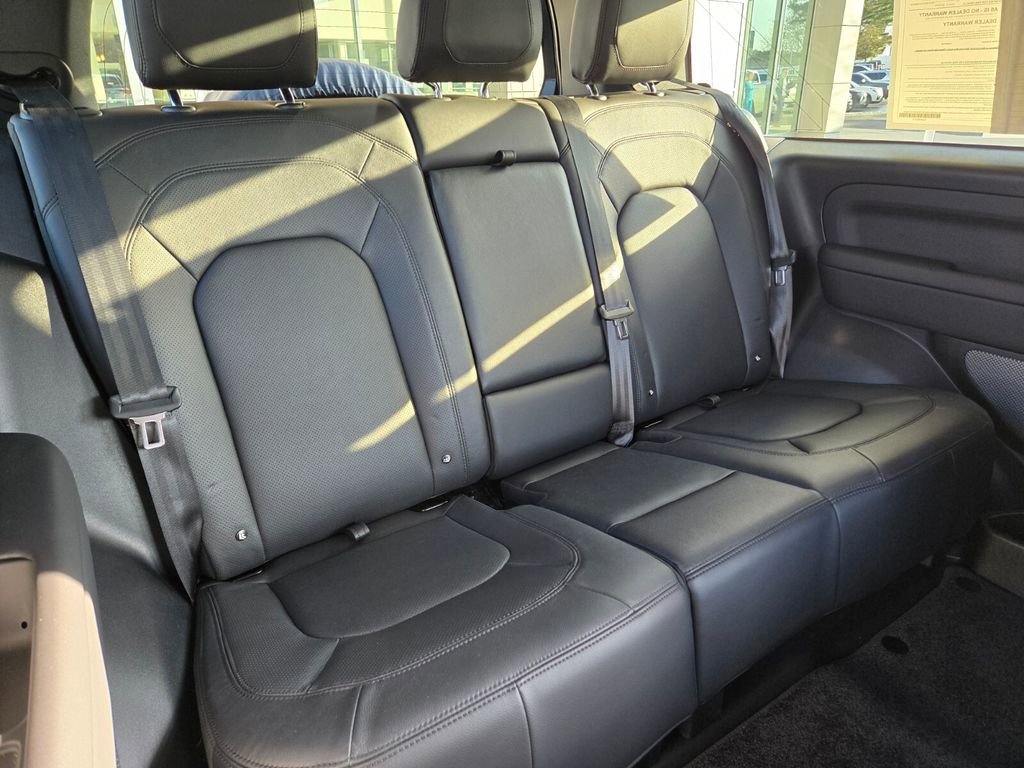 2024 Land Rover Defender S - Photo 23