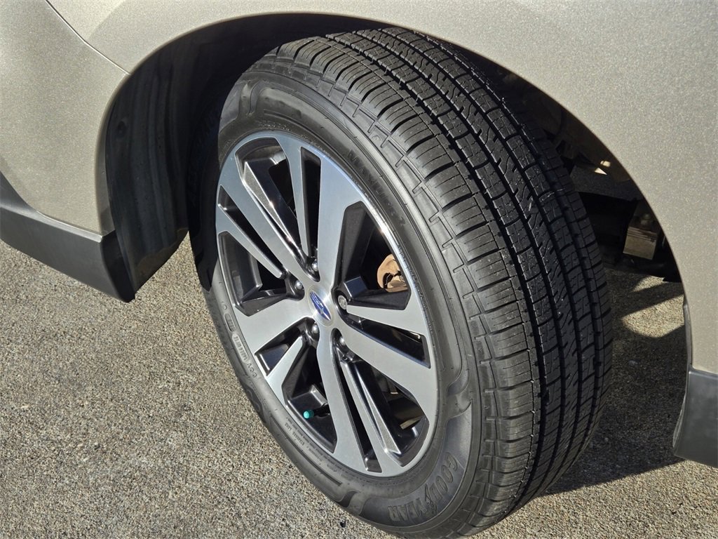 2019 Subaru Outback 2.5i Limited photo 2