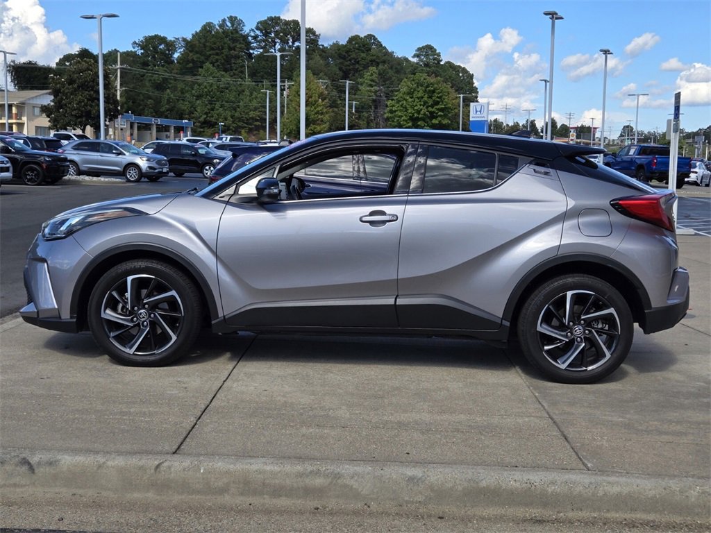 2020 Toyota C-HR LE photo 3