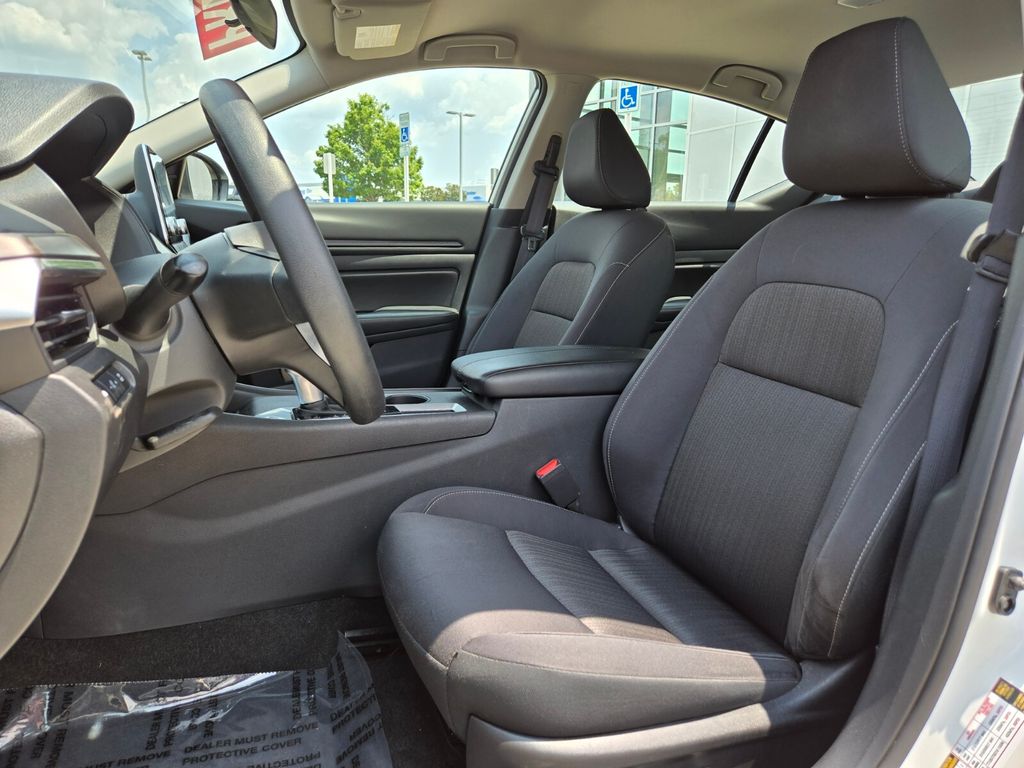 2025 Nissan Altima SV - Photo 10
