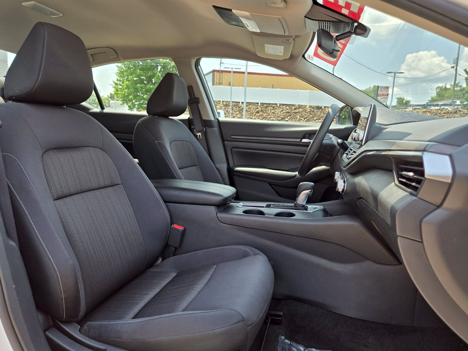 2025 Nissan Altima SV - Photo 17