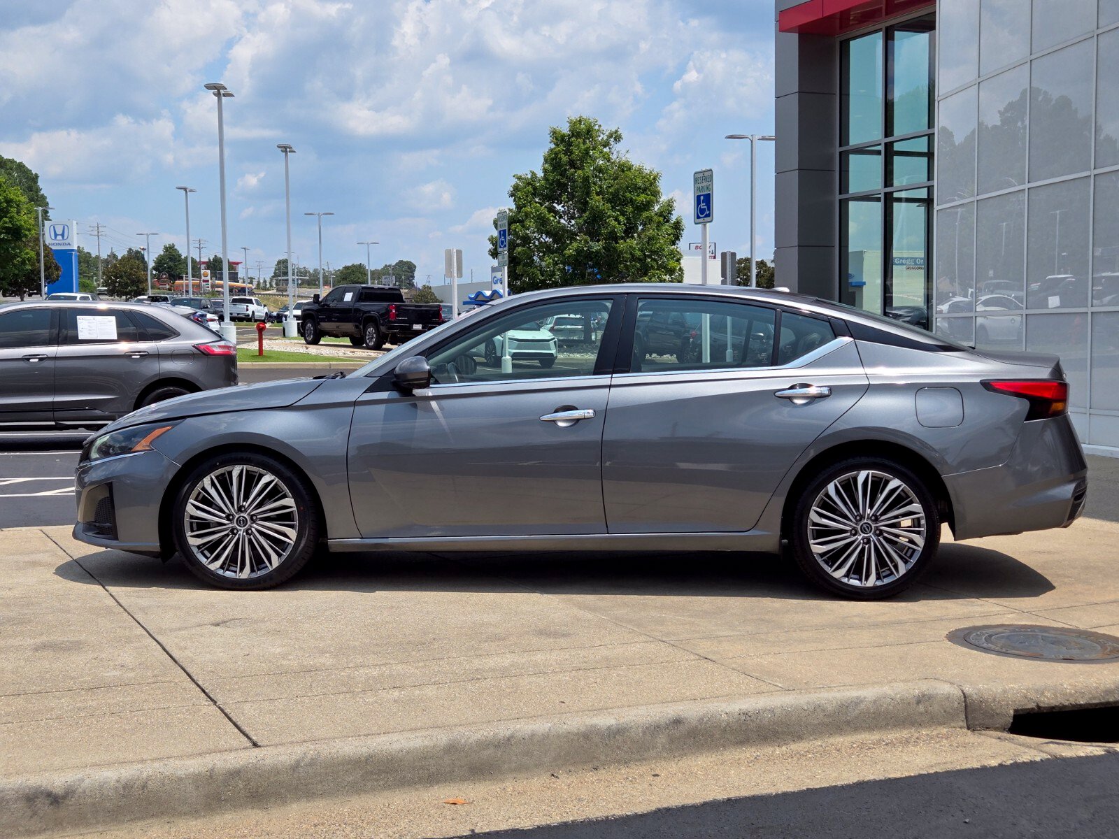 Used 2023 Nissan Altima 2.5 SL Sedan