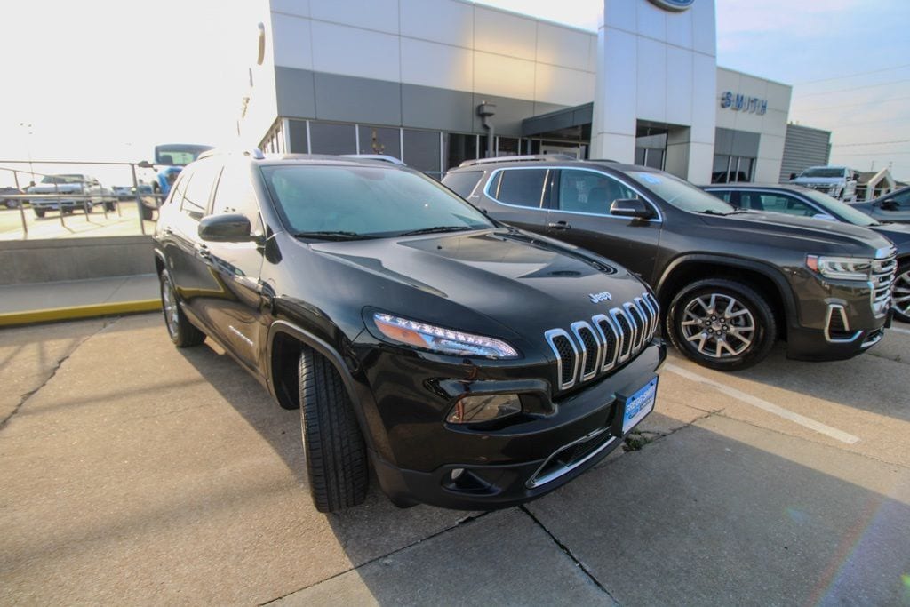 Used 2018 Jeep Cherokee Limited with VIN 1C4PJMDB8JD554914 for sale in Kansas City