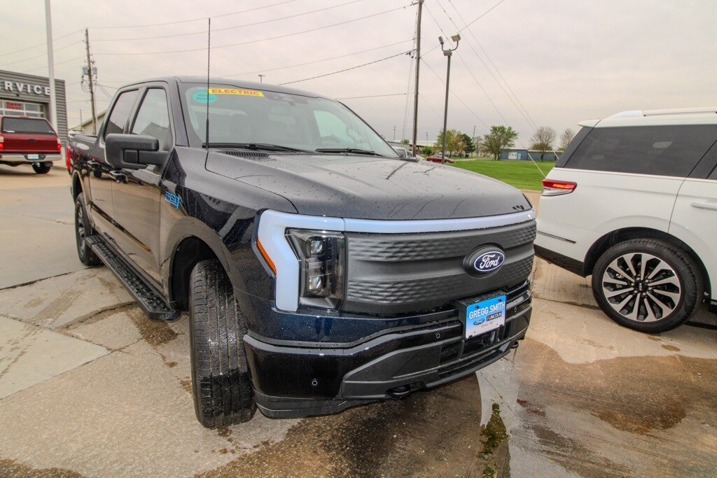 2025 Ford F-150 Lightning photo 2
