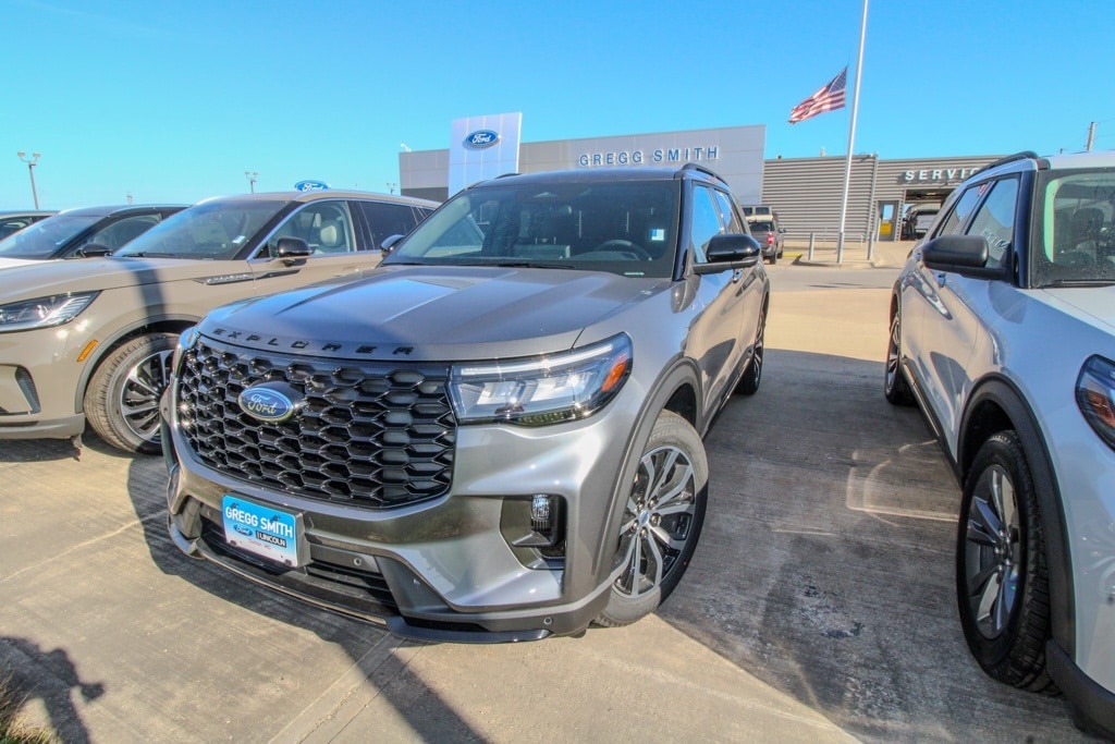 2026 Ford Explorer ST-LINE's photo
