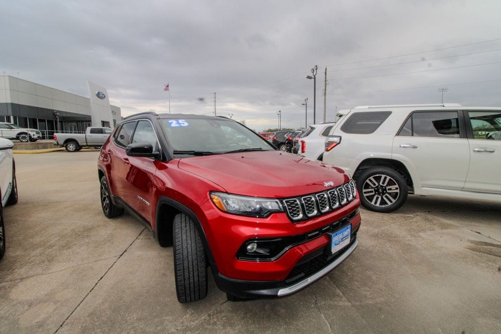 Used 2025 Jeep Compass Limited with VIN 3C4NJDCN7ST550285 for sale in Kansas City